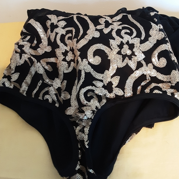 Weissman Elegant Long Black & Gold Sequin Dance Costume - Picture 7 of 11